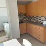 2 Bedroom In Center! 9 *